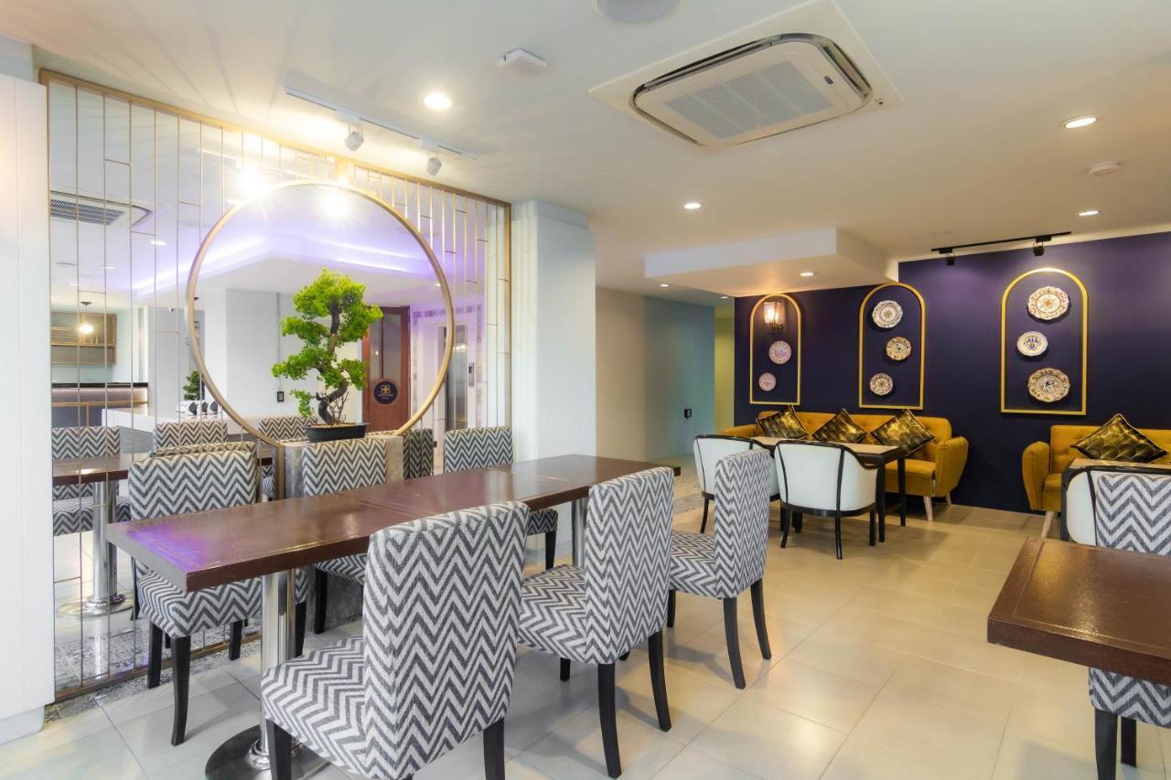 Montree Phuket Hotel, Sha Extra Plus Exterior foto