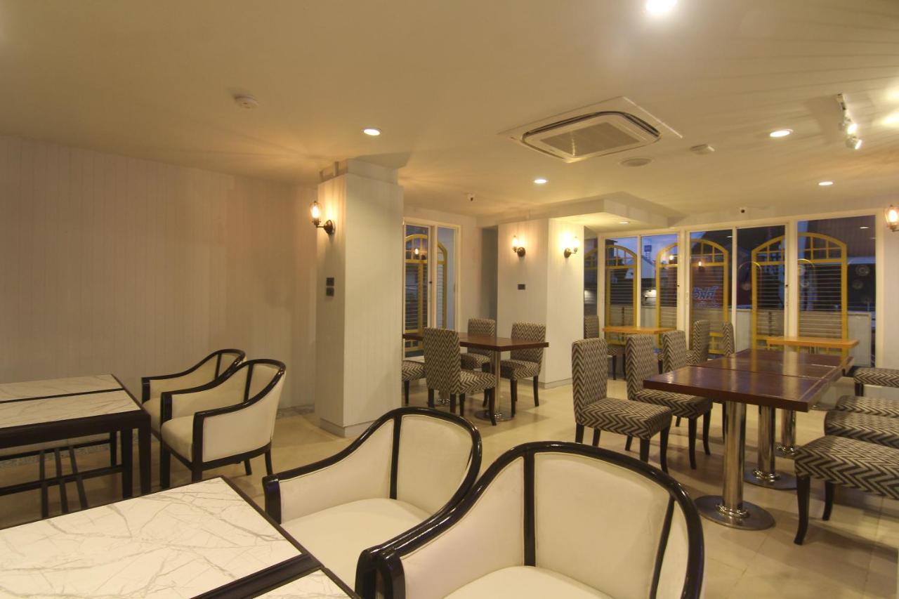 Montree Phuket Hotel, Sha Extra Plus Exterior foto