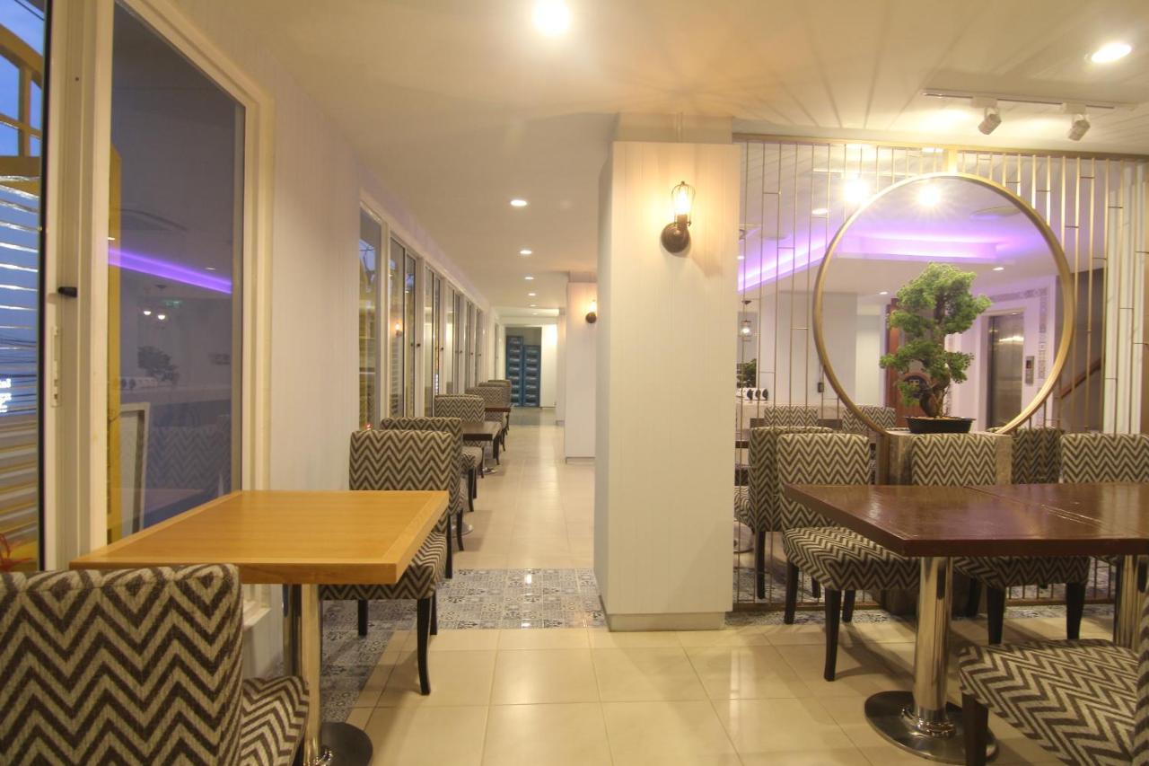 Montree Phuket Hotel, Sha Extra Plus Exterior foto