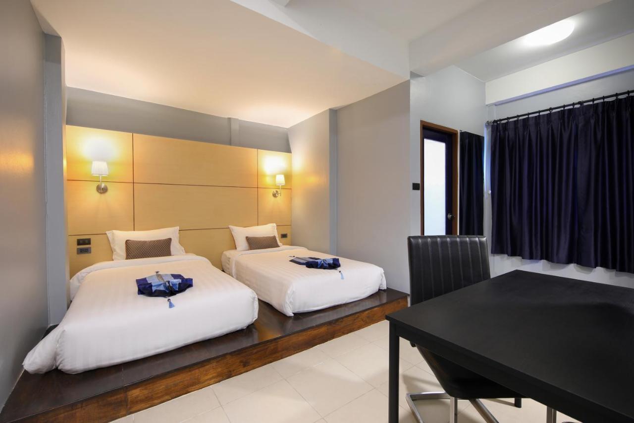 Montree Phuket Hotel, Sha Extra Plus Exterior foto