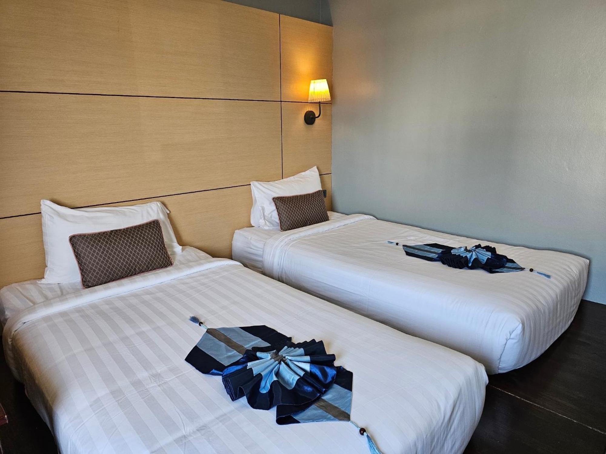 Montree Phuket Hotel, Sha Extra Plus Exterior foto