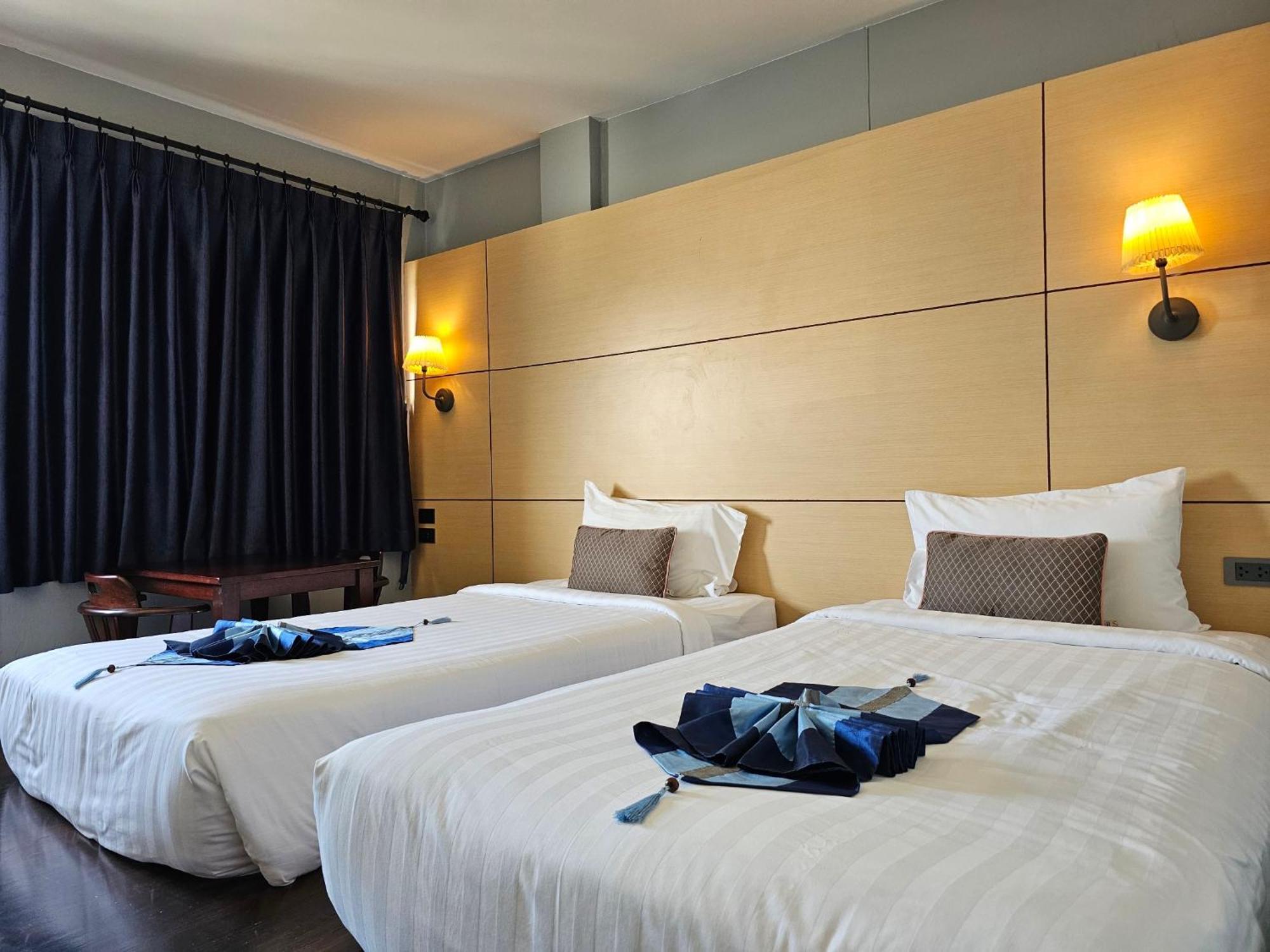 Montree Phuket Hotel, Sha Extra Plus Exterior foto