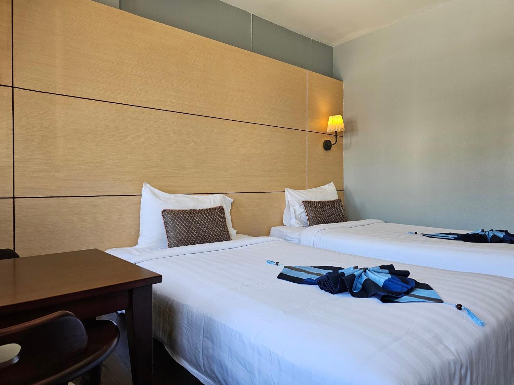 Montree Phuket Hotel, Sha Extra Plus Exterior foto