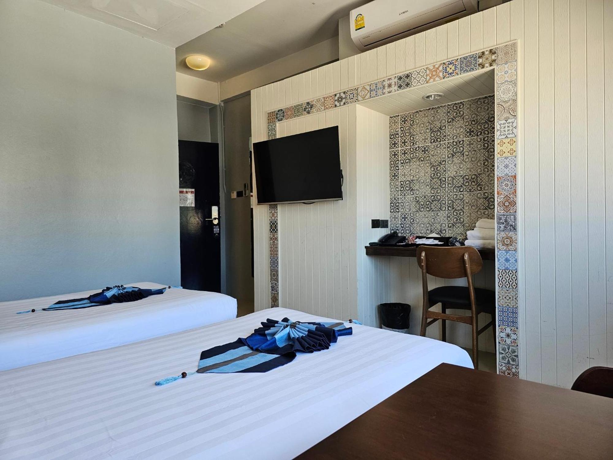 Montree Phuket Hotel, Sha Extra Plus Exterior foto