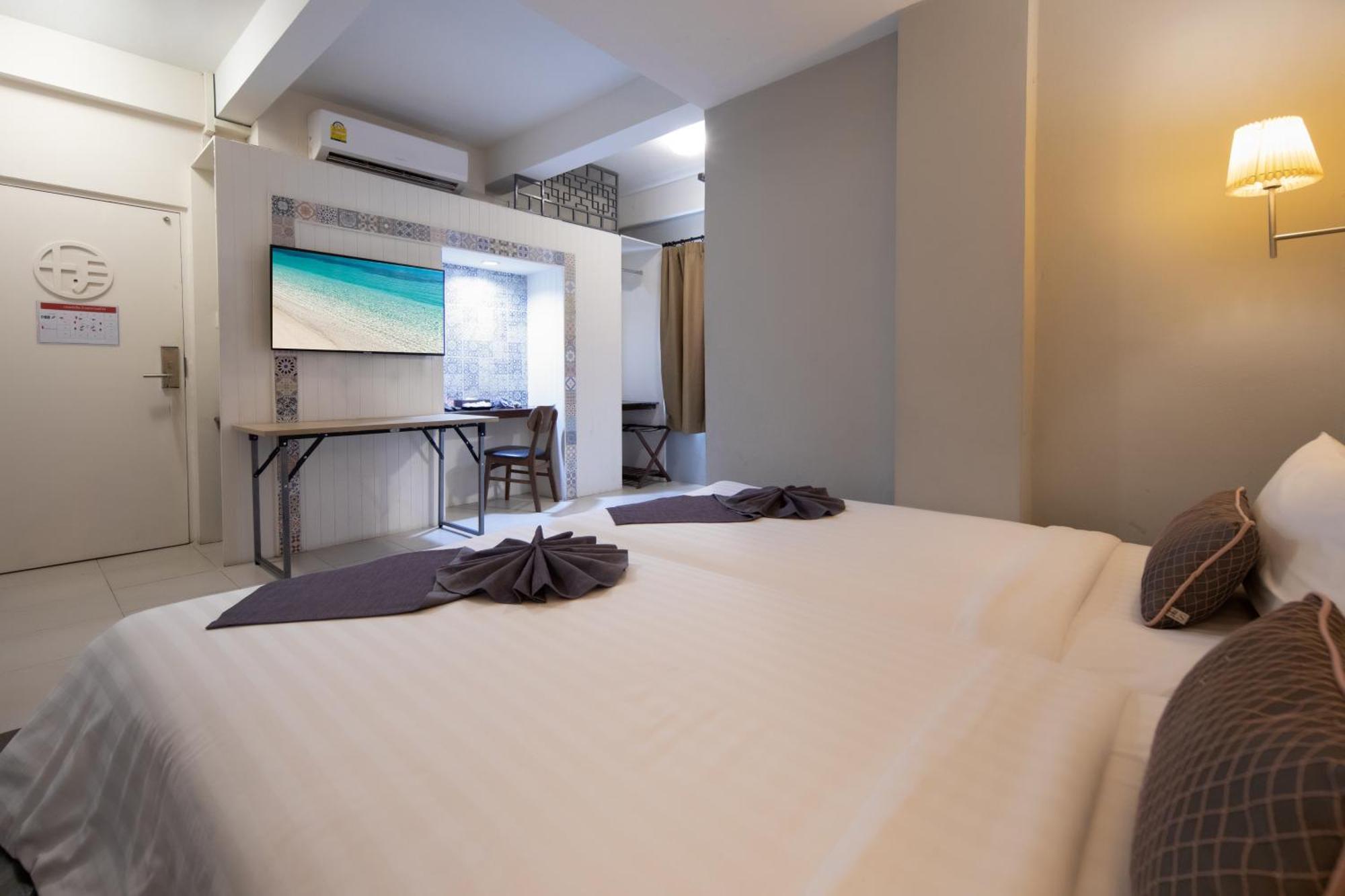 Montree Phuket Hotel, Sha Extra Plus Exterior foto