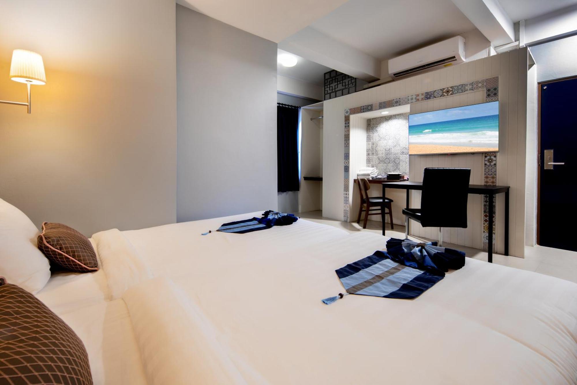 Montree Phuket Hotel, Sha Extra Plus Exterior foto
