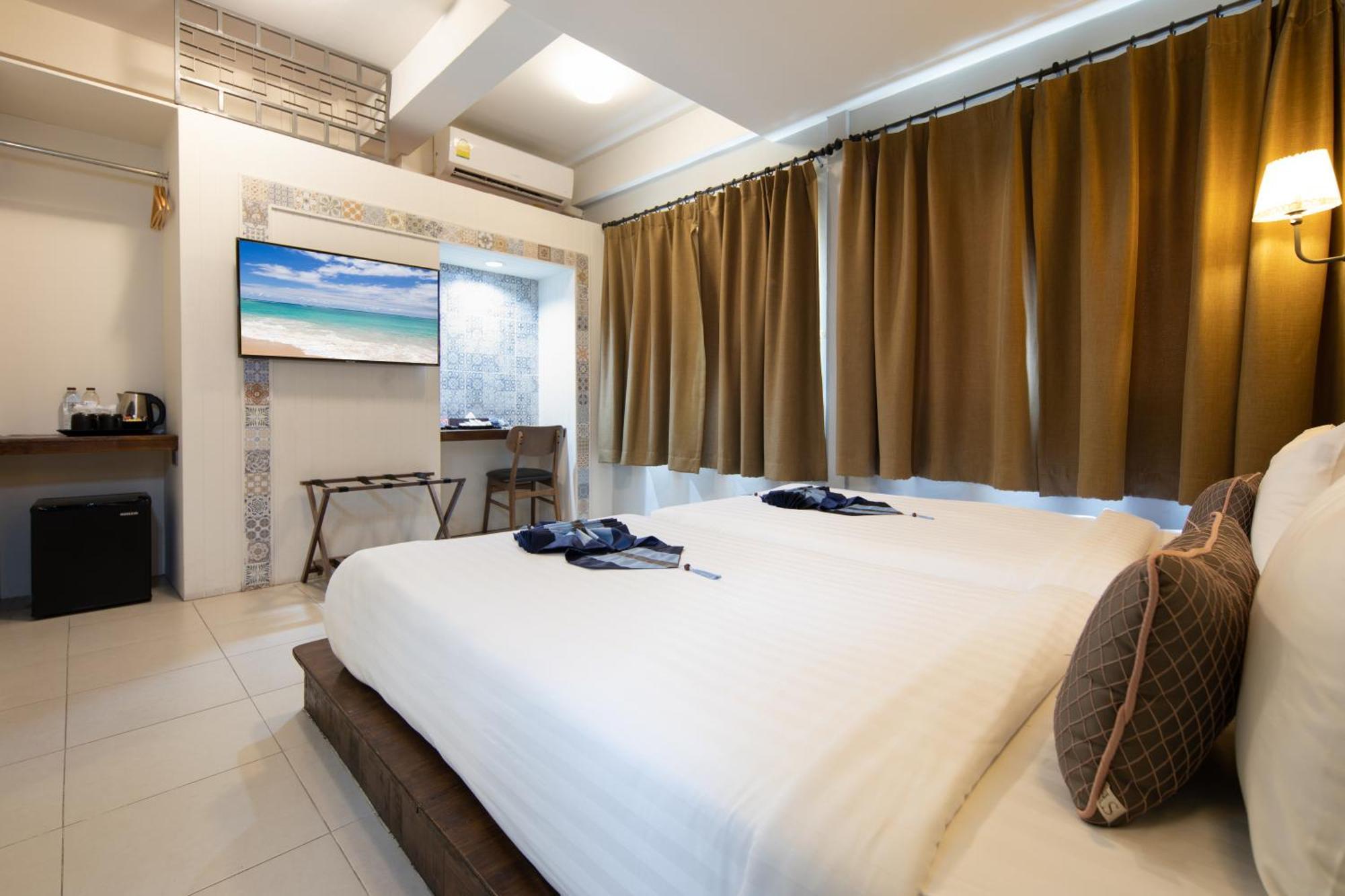 Montree Phuket Hotel, Sha Extra Plus Exterior foto
