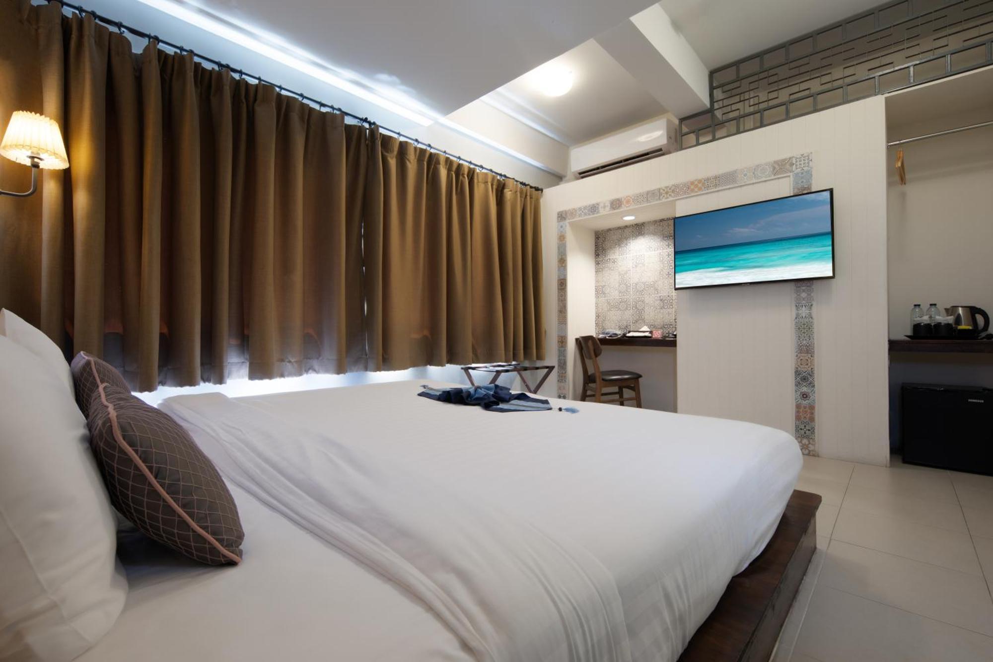 Montree Phuket Hotel, Sha Extra Plus Exterior foto